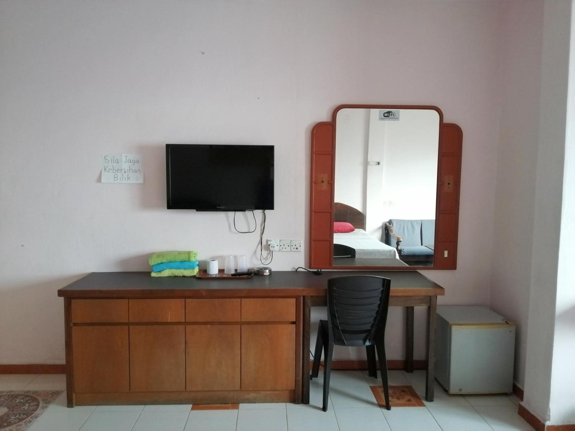 New Budget Inn Hotel Chukai Buitenkant foto
