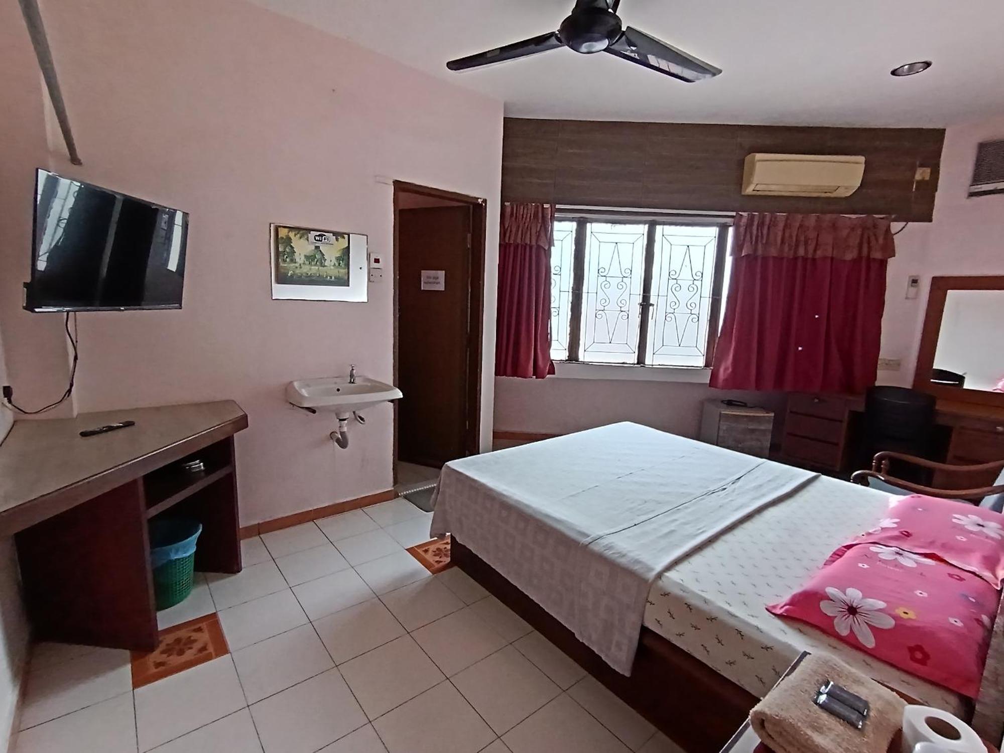 New Budget Inn Hotel Chukai Buitenkant foto