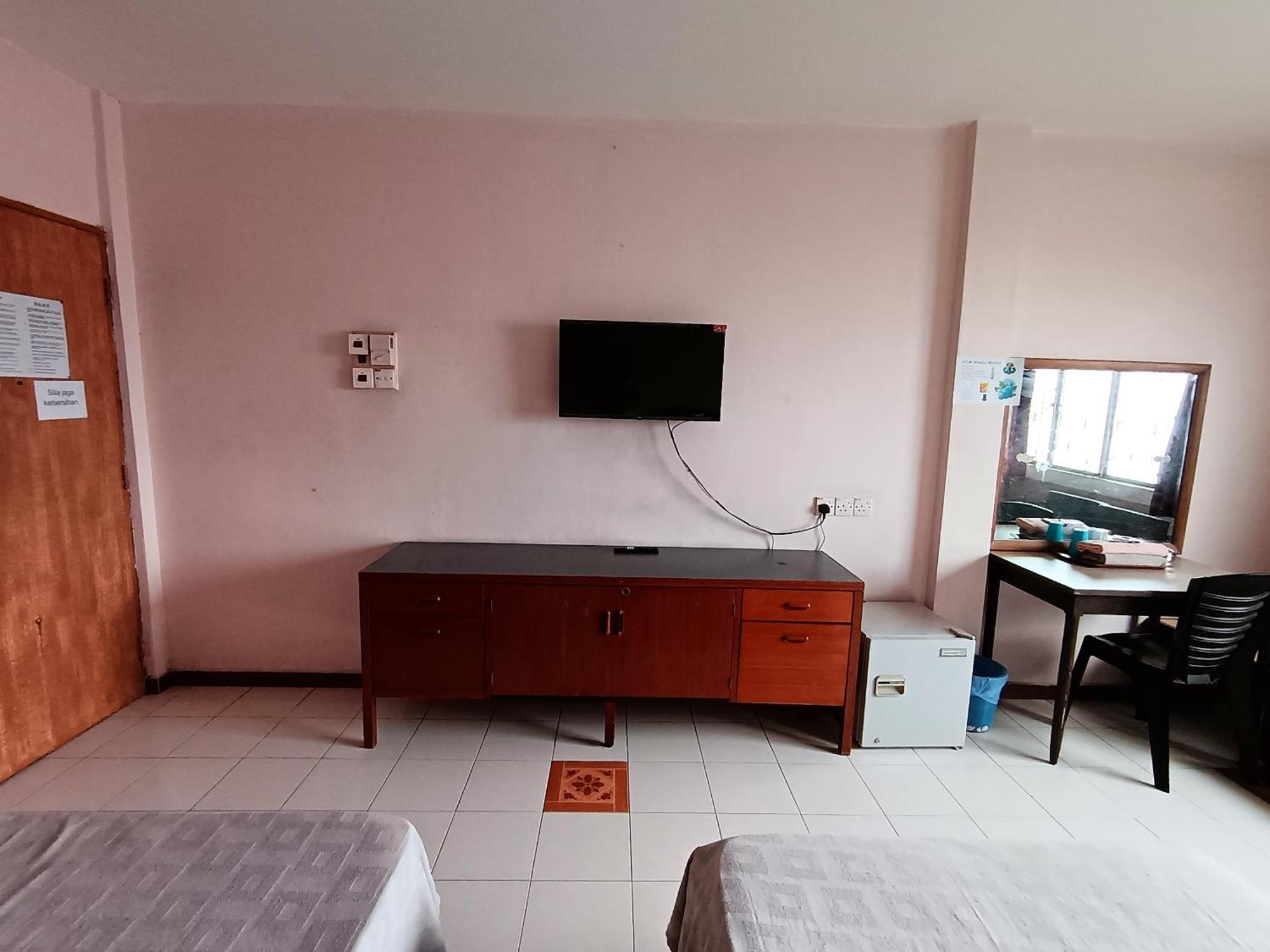 New Budget Inn Hotel Chukai Buitenkant foto