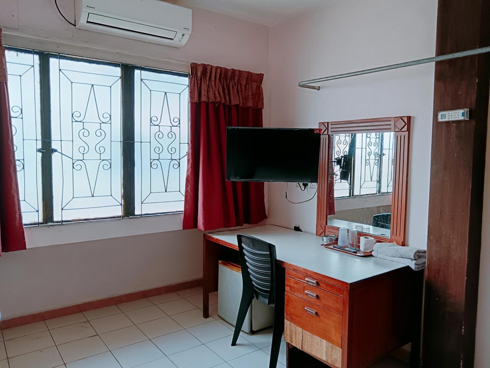 New Budget Inn Hotel Chukai Buitenkant foto